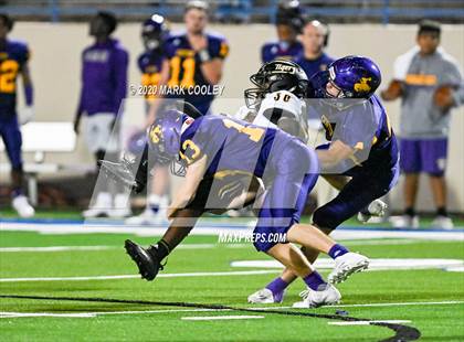Thumbnail 1 in Sealy vs. Center (UIL D4 Area Playoff) photogallery.