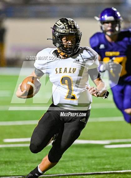 Thumbnail 1 in Sealy vs. Center (UIL D4 Area Playoff) photogallery.