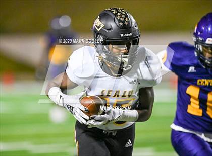 Thumbnail 3 in Sealy vs. Center (UIL D4 Area Playoff) photogallery.