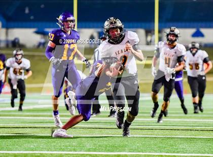 Thumbnail 3 in Sealy vs. Center (UIL D4 Area Playoff) photogallery.