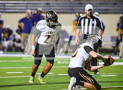 Thumbnail 3 in Sealy vs. Center (UIL D4 Area Playoff) photogallery.