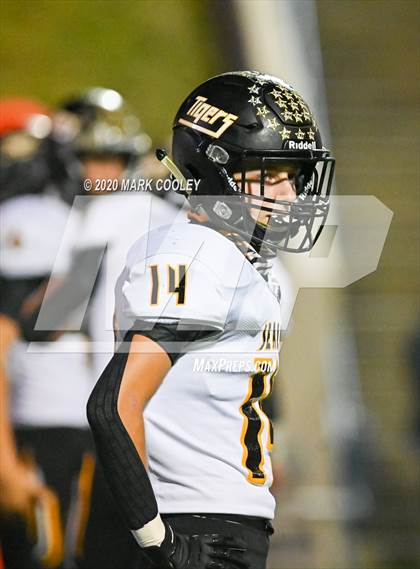 Thumbnail 3 in Sealy vs. Center (UIL D4 Area Playoff) photogallery.