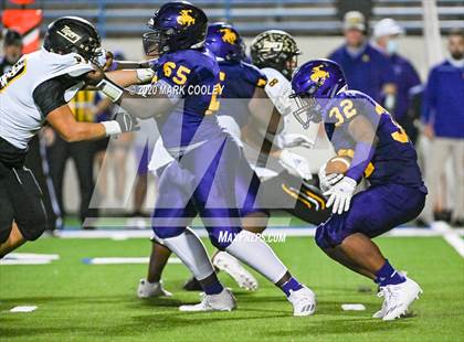 Thumbnail 3 in Sealy vs. Center (UIL D4 Area Playoff) photogallery.