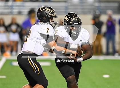 Thumbnail 3 in Sealy vs. Center (UIL D4 Area Playoff) photogallery.