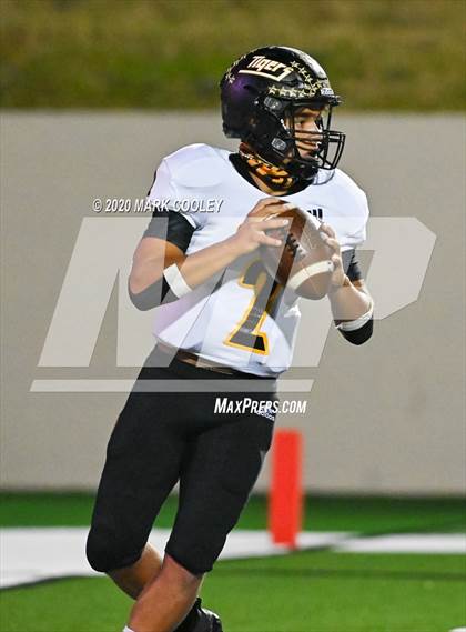 Thumbnail 3 in Sealy vs. Center (UIL D4 Area Playoff) photogallery.