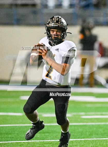 Thumbnail 2 in Sealy vs. Center (UIL D4 Area Playoff) photogallery.