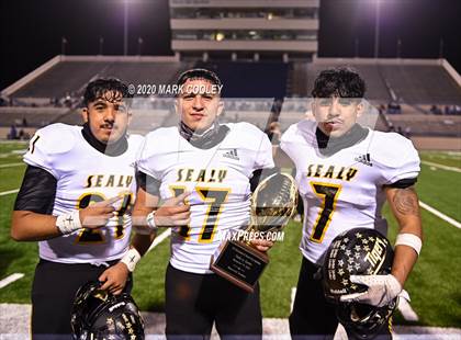 Thumbnail 1 in Sealy vs. Center (UIL D4 Area Playoff) photogallery.