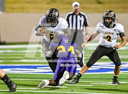 Thumbnail 2 in Sealy vs. Center (UIL D4 Area Playoff) photogallery.