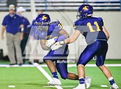 Thumbnail 3 in Sealy vs. Center (UIL D4 Area Playoff) photogallery.