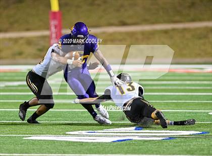Thumbnail 3 in Sealy vs. Center (UIL D4 Area Playoff) photogallery.