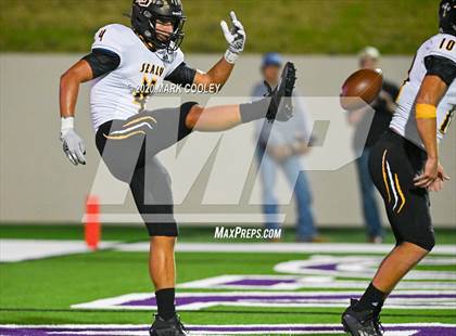Thumbnail 2 in Sealy vs. Center (UIL D4 Area Playoff) photogallery.