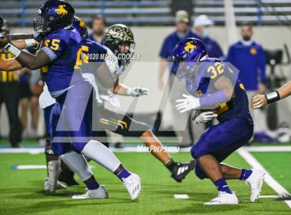 Thumbnail 2 in Sealy vs. Center (UIL D4 Area Playoff) photogallery.