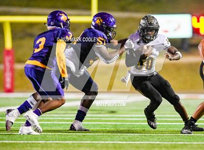Thumbnail 3 in Sealy vs. Center (UIL D4 Area Playoff) photogallery.