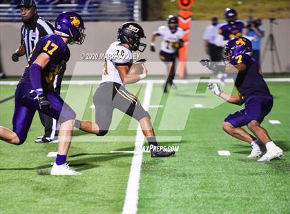 Thumbnail 1 in Sealy vs. Center (UIL D4 Area Playoff) photogallery.