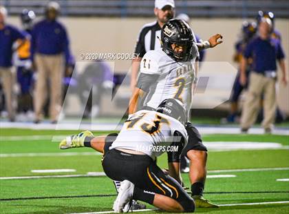 Thumbnail 1 in Sealy vs. Center (UIL D4 Area Playoff) photogallery.