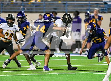 Thumbnail 1 in Sealy vs. Center (UIL D4 Area Playoff) photogallery.