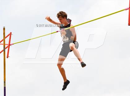 Thumbnail 1 in UIL Regional Track & Field Meet R3 photogallery.
