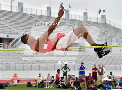 Thumbnail 2 in UIL Regional Track & Field Meet R3 photogallery.