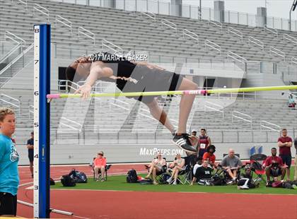 Thumbnail 2 in UIL Regional Track & Field Meet R3 photogallery.