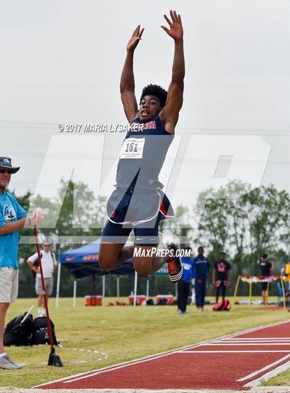 Thumbnail 2 in UIL Regional Track & Field Meet R3 photogallery.