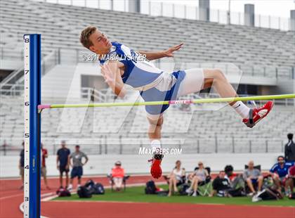 Thumbnail 2 in UIL Regional Track & Field Meet R3 photogallery.