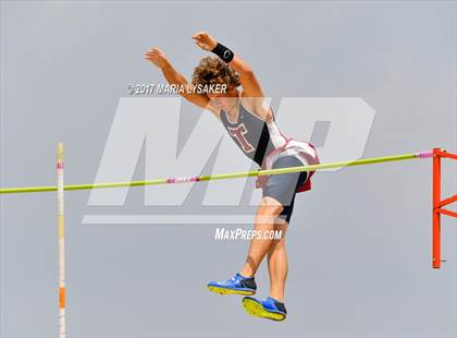 Thumbnail 1 in UIL Regional Track & Field Meet R3 photogallery.
