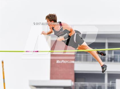 Thumbnail 2 in UIL Regional Track & Field Meet R3 photogallery.