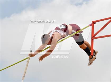 Thumbnail 3 in UIL Regional Track & Field Meet R3 photogallery.