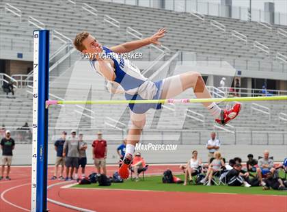 Thumbnail 2 in UIL Regional Track & Field Meet R3 photogallery.