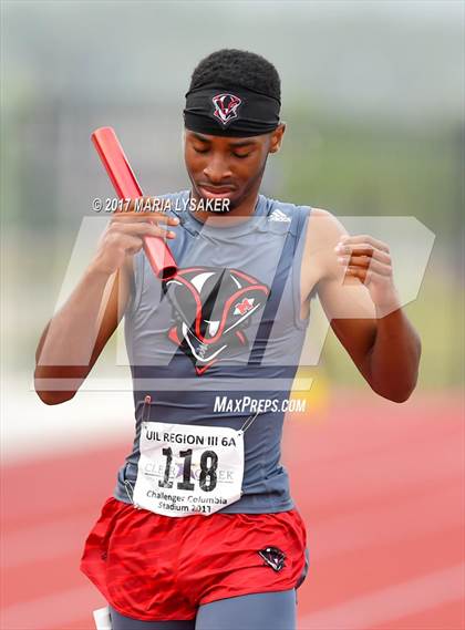 Thumbnail 2 in UIL Regional Track & Field Meet R3 photogallery.