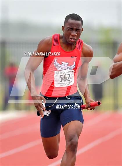 Thumbnail 1 in UIL Regional Track & Field Meet R3 photogallery.