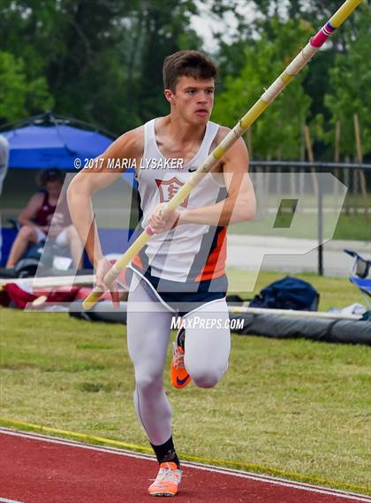 Thumbnail 1 in UIL Regional Track & Field Meet R3 photogallery.