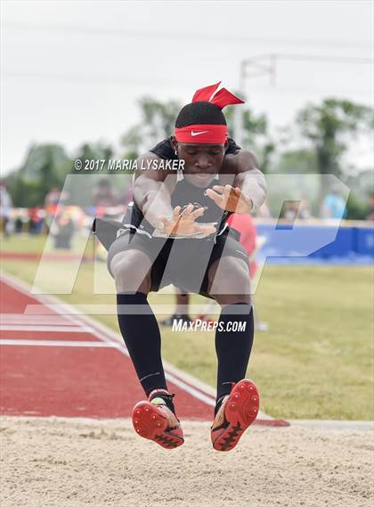Thumbnail 2 in UIL Regional Track & Field Meet R3 photogallery.