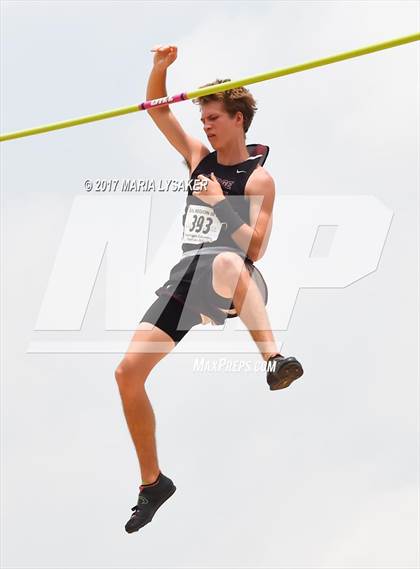 Thumbnail 2 in UIL Regional Track & Field Meet R3 photogallery.