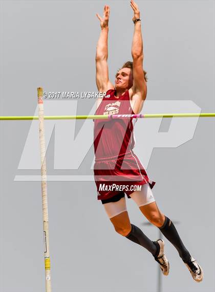 Thumbnail 2 in UIL Regional Track & Field Meet R3 photogallery.