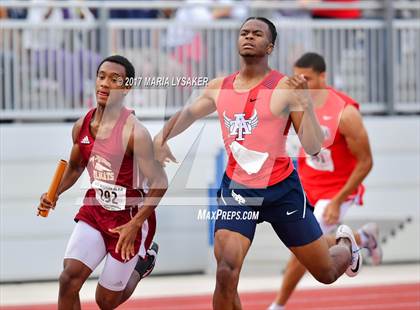 Thumbnail 1 in UIL Regional Track & Field Meet R3 photogallery.