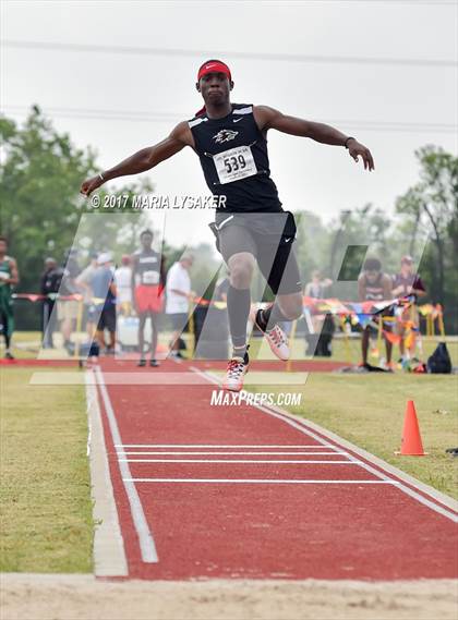 Thumbnail 2 in UIL Regional Track & Field Meet R3 photogallery.