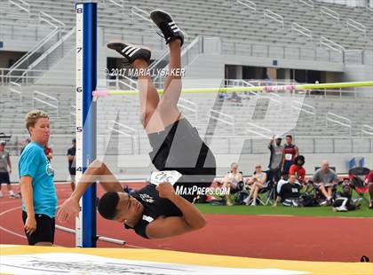 Thumbnail 1 in UIL Regional Track & Field Meet R3 photogallery.