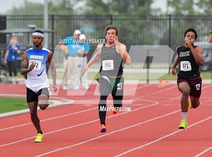 Thumbnail 2 in UIL Regional Track & Field Meet R3 photogallery.