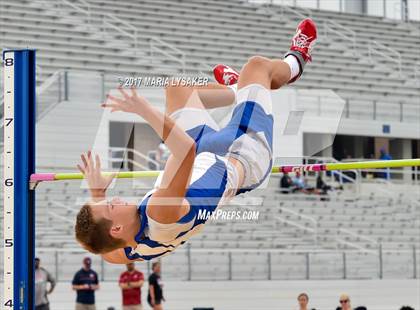 Thumbnail 1 in UIL Regional Track & Field Meet R3 photogallery.