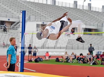 Thumbnail 2 in UIL Regional Track & Field Meet R3 photogallery.