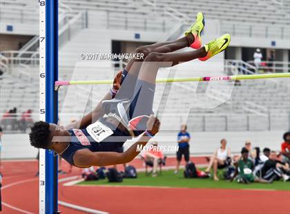 Thumbnail 2 in UIL Regional Track & Field Meet R3 photogallery.