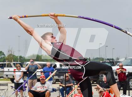 Thumbnail 2 in UIL Regional Track & Field Meet R3 photogallery.