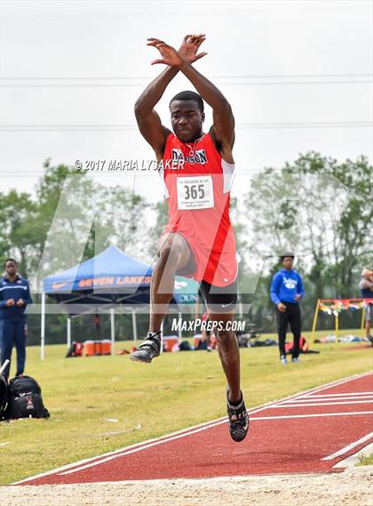 Thumbnail 1 in UIL Regional Track & Field Meet R3 photogallery.