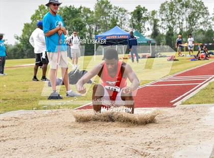 Thumbnail 2 in UIL Regional Track & Field Meet R3 photogallery.