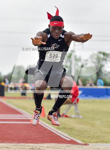 Thumbnail 1 in UIL Regional Track & Field Meet R3 photogallery.