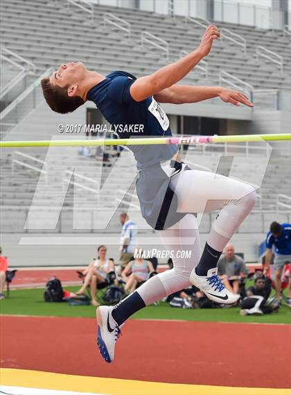 Thumbnail 2 in UIL Regional Track & Field Meet R3 photogallery.