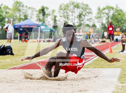Thumbnail 2 in UIL Regional Track & Field Meet R3 photogallery.