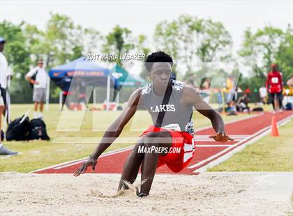 Thumbnail 1 in UIL Regional Track & Field Meet R3 photogallery.