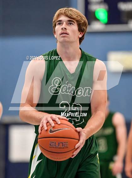 Thumbnail 1 in Mater Dei vs. Edison (CDM Beach Bash Tournament) photogallery.